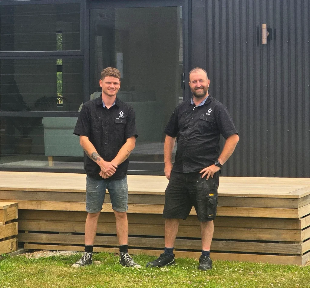 Roofing Lower Hutt Owners Dan Smith and Tu Gillam standing side by side.